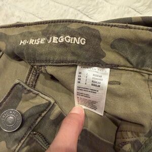 American Eagle Outfitters Camo Hi-Rise Jegging in Olive